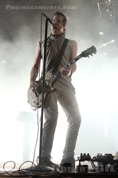 NINE INCH NAILS - 2009-07-31 - PAREDES DE COURA (Portugal) - Praia do Tabuao - 